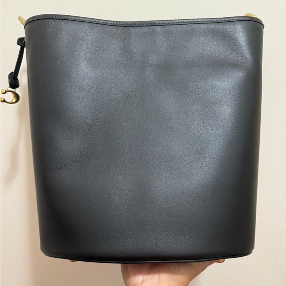 Coach Dakota Bucket bag GUC - Picture 3 of 7
